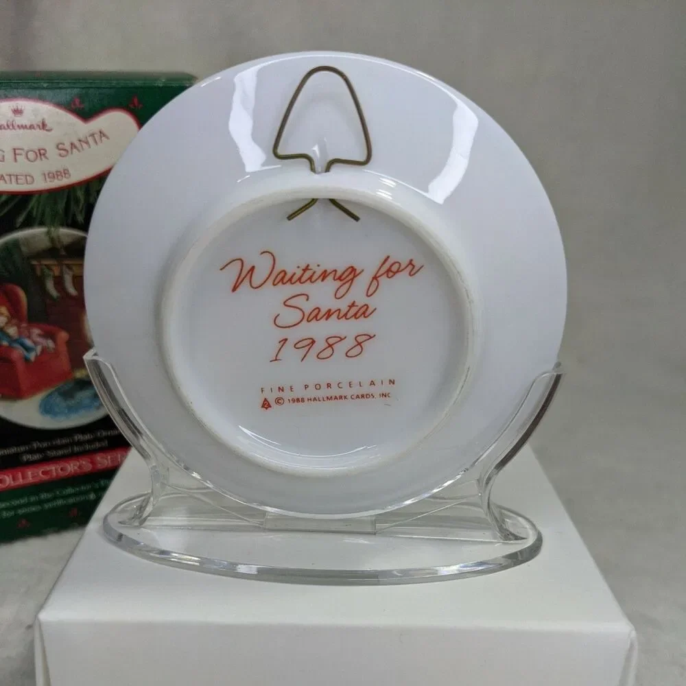 Hallmark Waiting For Santa Plate w/Stand Keepsake Ornament VTG 1988 w/Box
